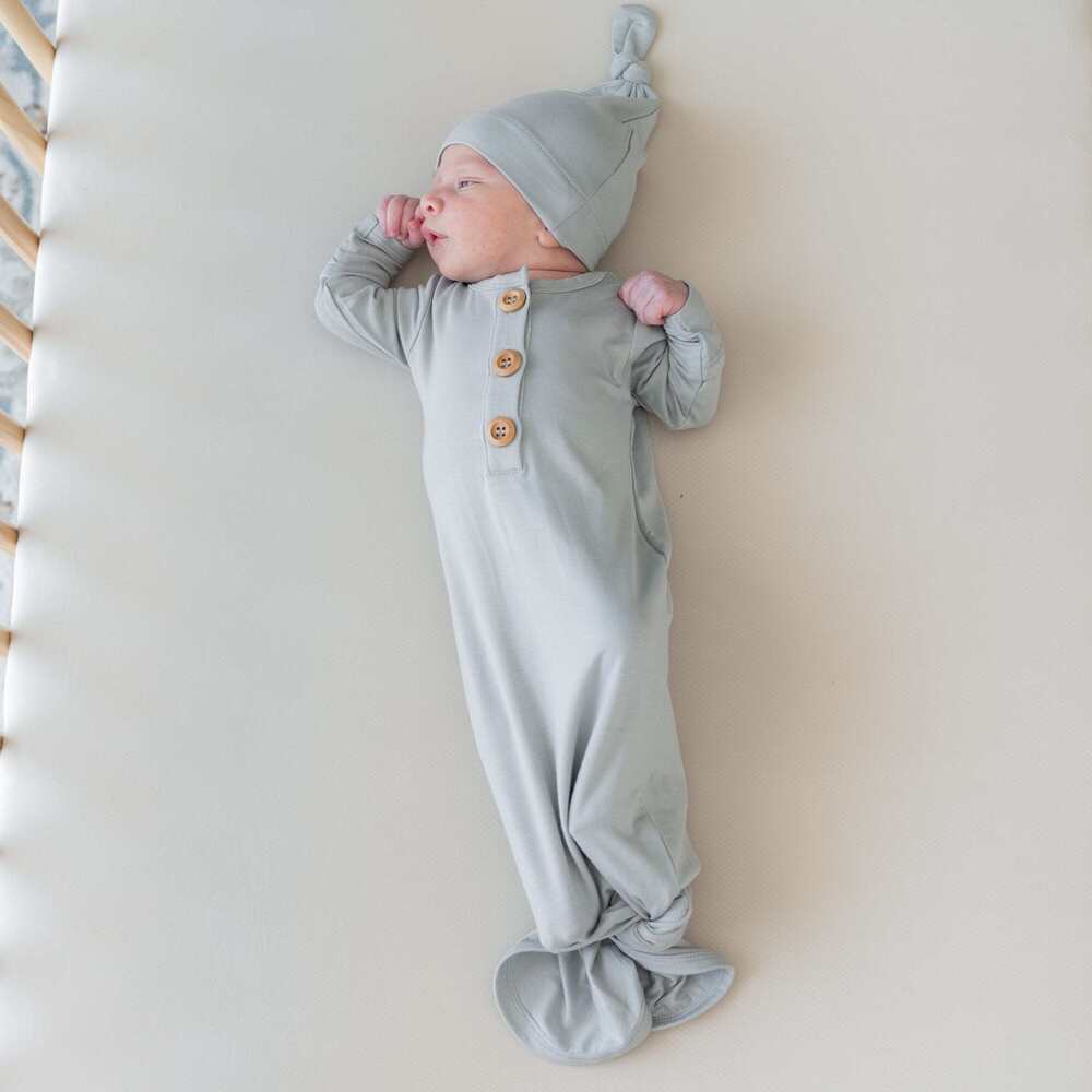 Kyte Baby Knotted Gown with Hat Set in Storm Size 0-3 monthsStorm / 0-3 months